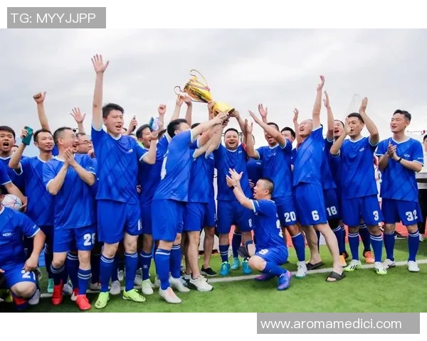 足球明星与村超对决引发热议谁能在绿茵场上赢得荣耀